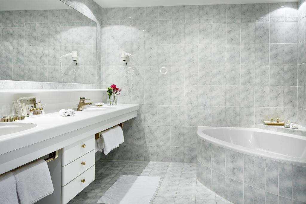 Hotel Hirlanda Zürs エクステリア 写真