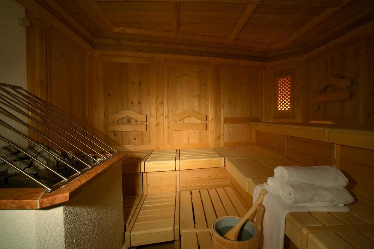 Hotel Hirlanda Zürs エクステリア 写真